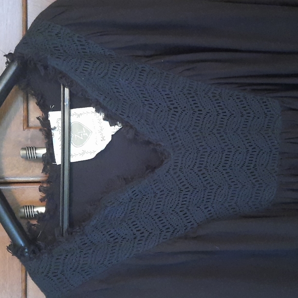 Ladies top - Picture 2 of 9